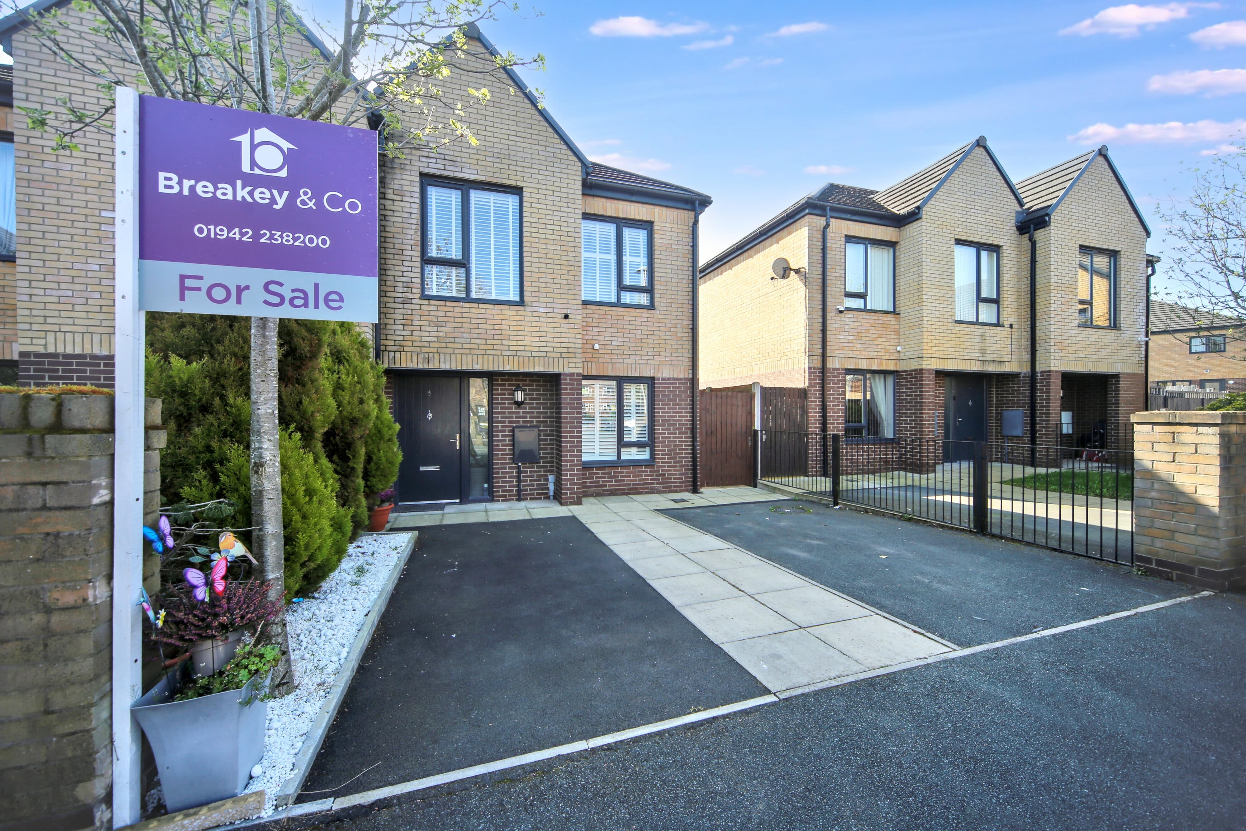 Robert Lewis Court, Wigan, WN5